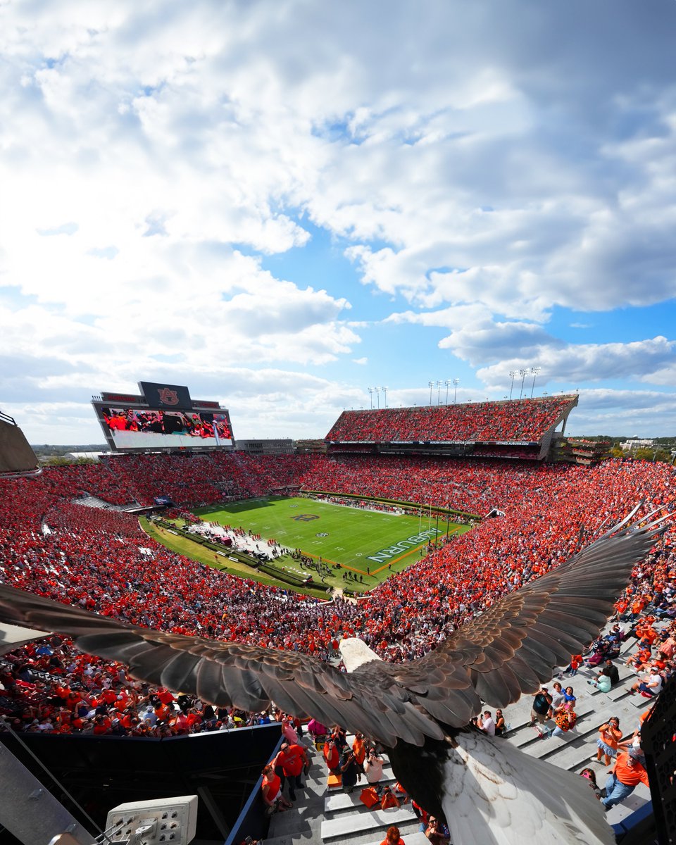 The BEST tradition in sports 🦅