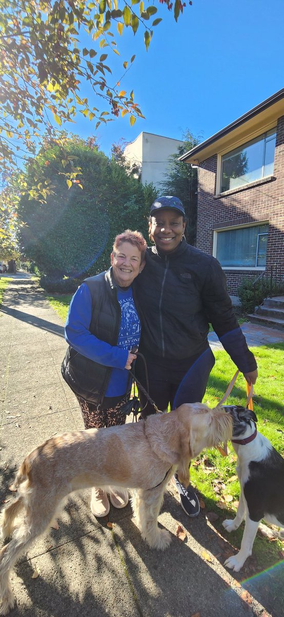 Canvassing Eastlake this weekend and ran into Ms. Heidi, a lawyer, architect, educator and children's book author.

Ms. Heidi is passionate about getting people experiencing homelessness inside and the affordability within our city. 

#blockbyblock
#connectingcommunities