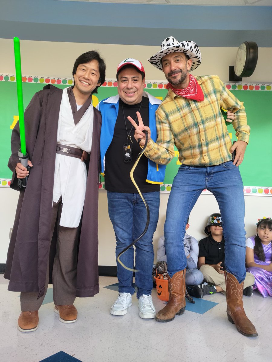 Book Character Day at Blair. What an awesome team! ⁦@SpruceV_T⁩