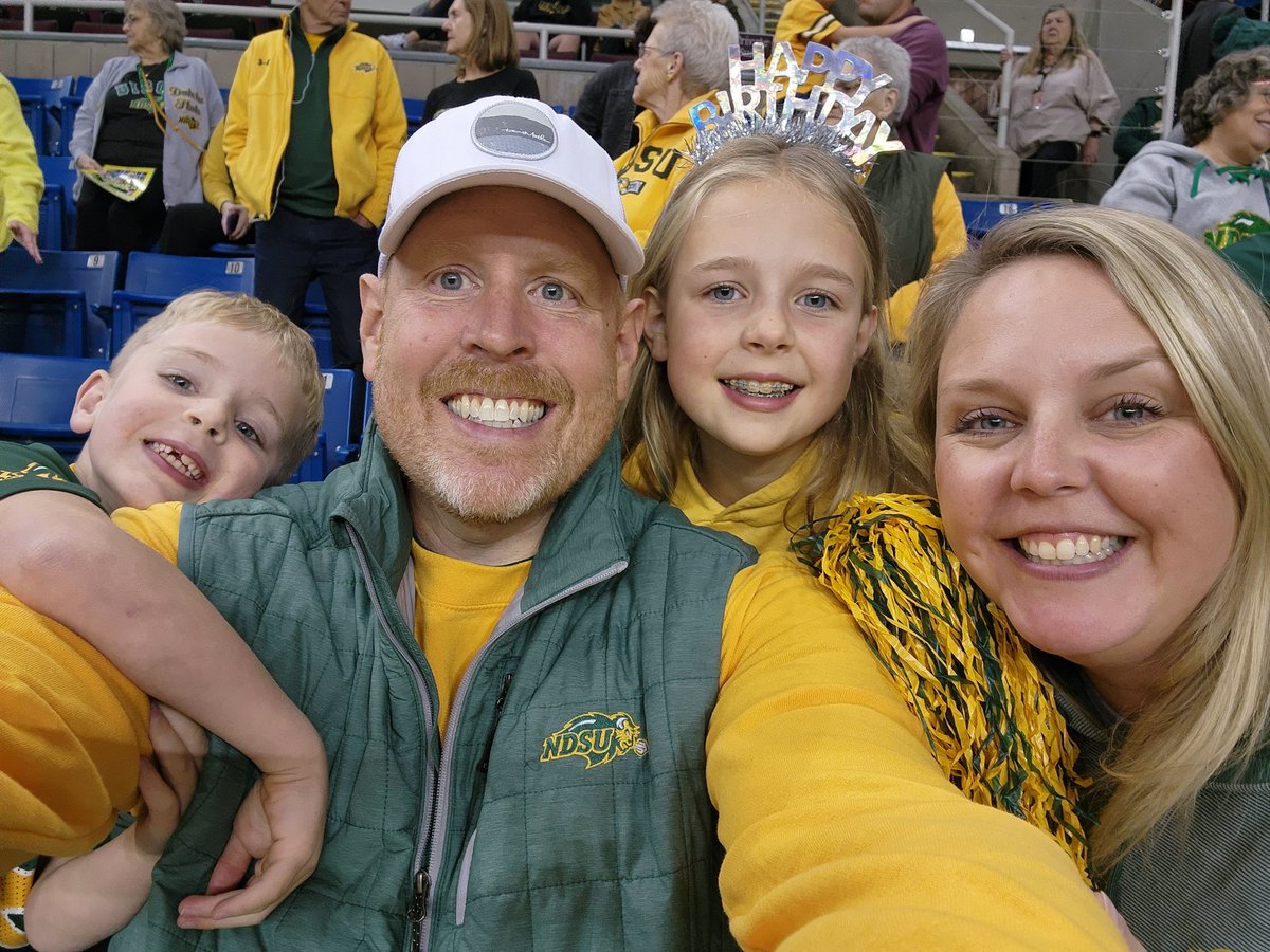 erikhatch's tweet image. #scheelsgameday