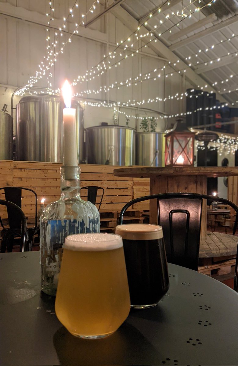 Beers at the source @FlashHouseBrew. The rhubarb and custard sour (that's the one at the front...) is utterly tangfastical. Reports indicate that the stout (that's the one at the back...) has a lovely kick of roasty coffee bitterness. 🍻