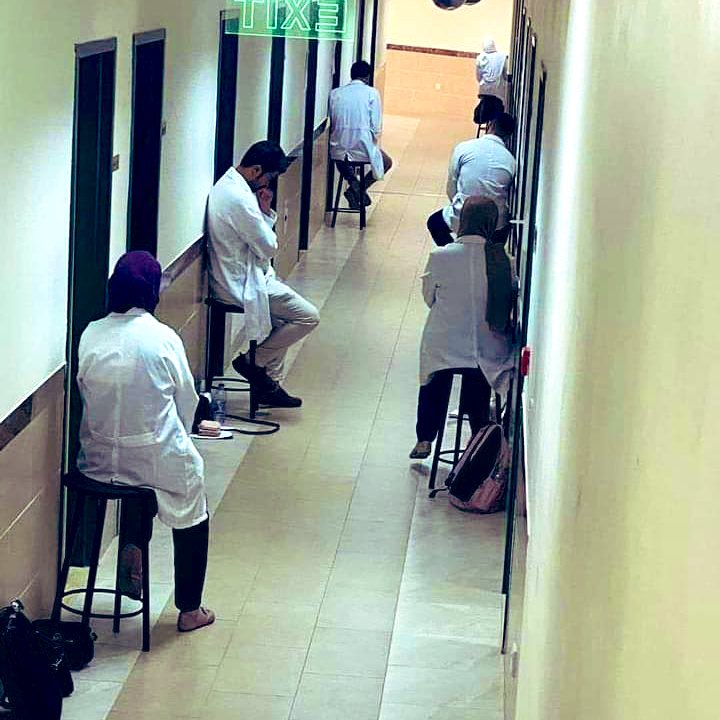 Drkhaledjalgham's tweet photo. يقبل الزملاء الأطباء الذين امتنّ الله عليهم بالنجاح في امتحان الزمالة النهائي الكتابي على الامتحان العملي قريبًا.

هنا بعض التوجيهات أنصحهم بقرائتها و الاستفادة منها.

▪️إذا كنت تدخل الامتحان للمرة الثانية، فثق أن ٥٠٪ من المتقدمين لامتحانات رخص القيادة لا يوفقون في المرة الأولى، https://t.co/I59UC6pG9f