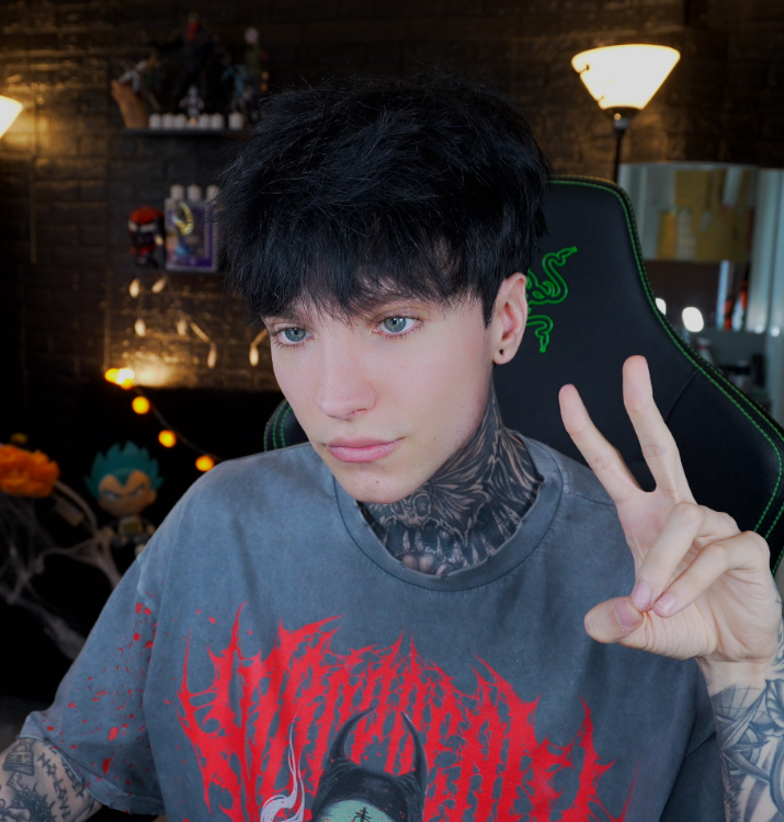 xCryboy tweet picture