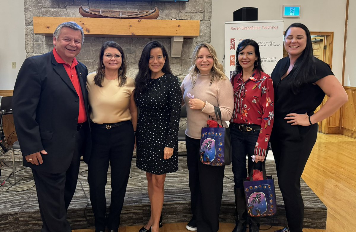 Had a great trip to Toronto & surrounding area — thanks to @q_bostonconsult and to @RamaFirstNation for welcoming me into your ‘communities’… Love this 📸 — of the amazing gals (& Chief Williams) on our ‘Women in Leadership’ panel last night in Rama. So grateful. 🙏🏽😁