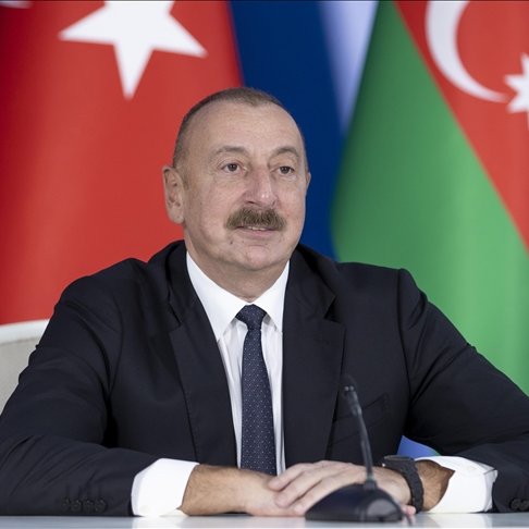 ConflictTR's tweet photo. 🔴 Azerbaycan Cumhurbaşkanı Aliyev:

Kardeş ülke Türkiye Cumhuriyeti'nin kuruluşunun 100. yılı münasebetiyle en içten tebriklerimi ve iyi dileklerimi belirtmekten hususi memnuniyet ve onur duyuyorum.

Bu önemli günde, adını dünya tarihine altın harflerle kazıyan, halkının ve ülkesinin özgürlüğü için sonuna kadar mücadele eden, büyük lider, Türkiye Cumhuriyeti'nin kurucusu Ulu Önder Mustafa Kemal Atatürk'ü, onun sadık silah arkadaşlarını ve vatanlarının bağımsızlığı uğruna canlarını feda eden şehitleri saygıyla anıyorum.