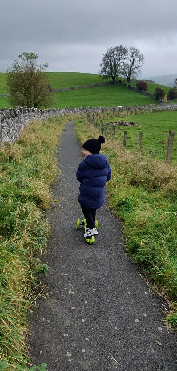 563Aldo's tweet photo. Another great car free day out in Kirkby Stephen using the Saturday 563 🚌 from Penrith.

My Godson loved riding his scooter and gazing out of the window on his 🚌  ride.

Great food / pint at the Taggy Man and pint at the Old Forge.

@StagecoachCNL 
@VisitUpperEden https://t.co/FjejxX4sg2