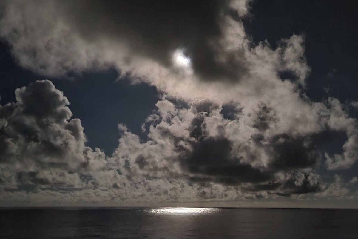 I call this one 'Moondance', inspired by the classic Van Morrison song of the same name. It was a calm, balmy, hot, late October night, offshore Hawaii, uh, 2 days ago, when I looked off the starboard side of the ship I was on and saw this magical view. I hope you enjoy it too 😊