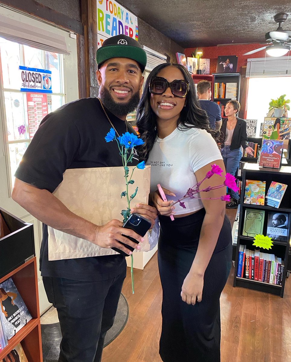analogdope's tweet photo. The Analog Dope Store: One of the ONLY places you can go for a first date ☝🏽

✨Don’t mess it up, pull up today, we’re open until 5🤗

#analogdope #firstdate #bookstore #dating #cheesecakefactory #olivegarden #applebees #firstdates #vinylrecords #saturdayvibes #dtlv #vegas https://t.co/DqnNu9ItBG