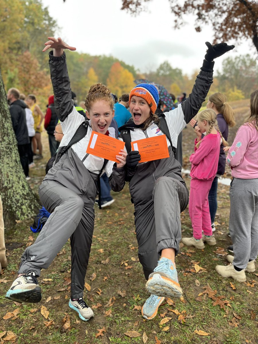 okawvillerocket's tweet photo. Our XC teams got muddy & pushed through slippery hills today in the Benton Sectional. The boys & girls teams came up short. The girls team earned 7th & just missed State as 6 teams advance.However,Caroline Tepe (17:54) & Lydia Luechtefeld(19:58) advanced the State! 🚀#paradetime https://t.co/2j5MiZSL5J