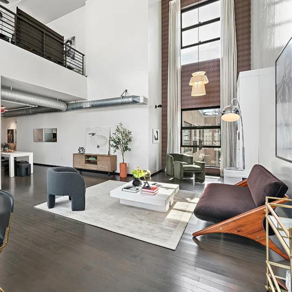 theshahinian's tweet image. Step into the world of Hollywood luxury as we take you on a tour of Danny McBride's stunning duplex penthouse, now on the market.

Questions about this listing? 

Call | Text | DM

424.470.7255 | @theshahinian

#hollywoodluxury #penthouseliving #realestate #dannymcbride