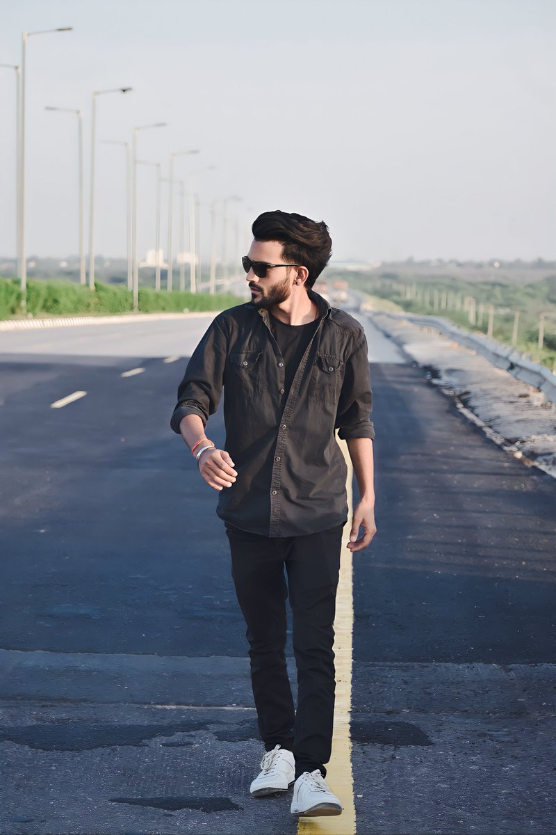 iSameerJangid's tweet photo. Saade Raste Jande Narkan Nu ..
Pichha Na Kari Nadaani Ch..😌💥💀
.
#SameerJangid 👁️⃤
.
New Song's Poster in Next Post 🎵⚡
.
.
.
#singer #picoftheday #explorepage #fashionweek #follow #malemodel #punjabi #jangid #jangidsaab #jangidsamaj #fashionmodel #fashion #model #modeling https://t.co/btl8ENSnS5