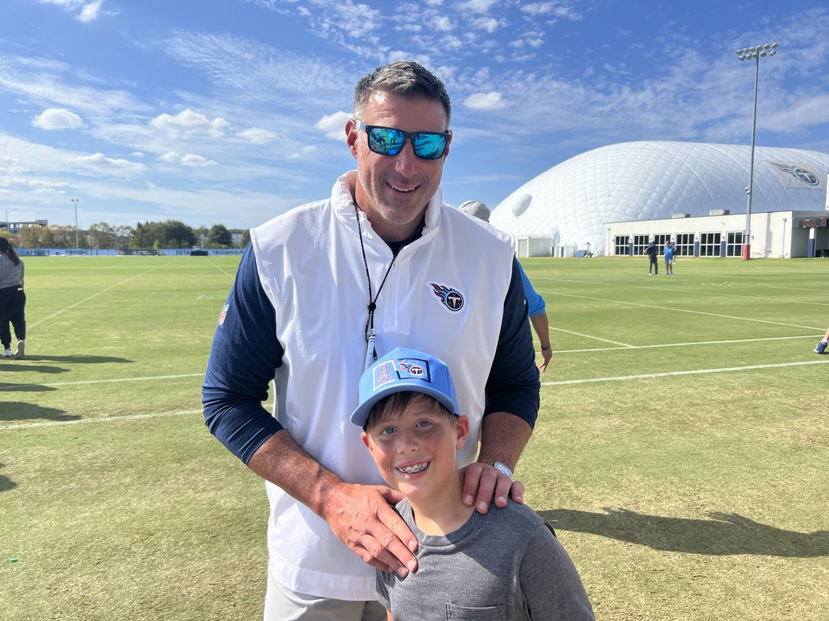 TRHagar's tweet photo. ⁦#Woods taking time out for CoachVrabel50⁩ - #titanup https://t.co/HxSvLpyZxI