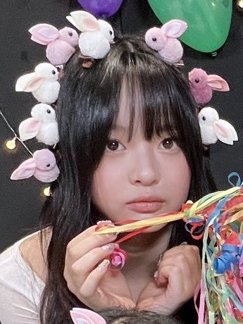 archivehanni's tweet photo. hanni pham why are you so pretty https://t.co/rkgskNl9j7