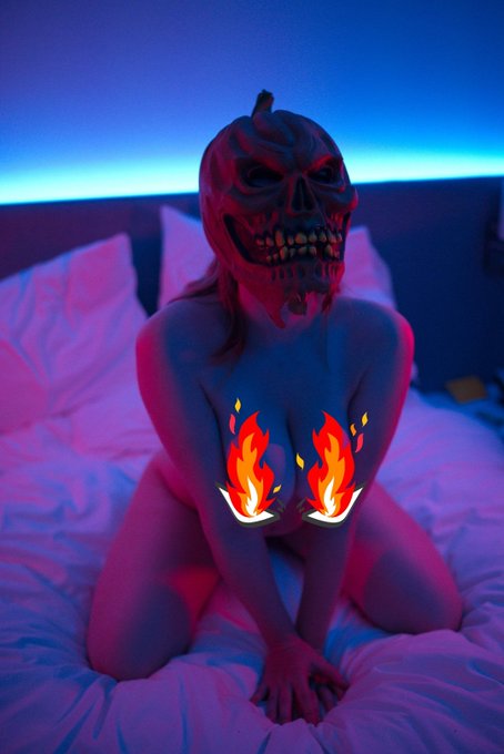 Vote for @Kira4Burn in the MV Contest Trick or Treat Contest @manyvids https://t.co/zjHQYqrd8T https://t<a class="tags" href="/tag/kira4burn">@kira4burn</a><a href="/tag/mvsales"class="tags"><span>#mvsales</span></a>