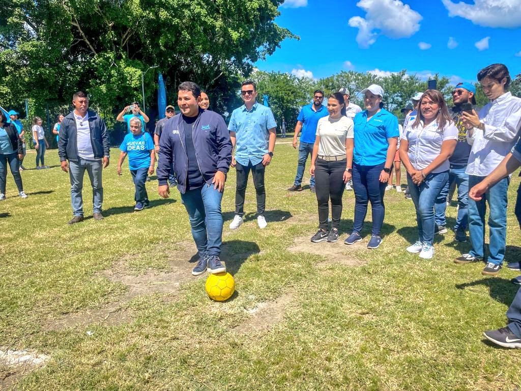 JennySolanoCh's tweet photo. Es bonito ver como la juventud ahora puede disfrutar y practicar deportes, sin miedo a ser reclutados por las pandillas.
Gracias Alcalde @josemariachicas por invitarnos a los diputados de la @BancadaCyan y ser parte de esta paz y esperanza.
📍 #JuveFest en Altavista, #Ilopango. https://t.co/mdUyHH8YNb