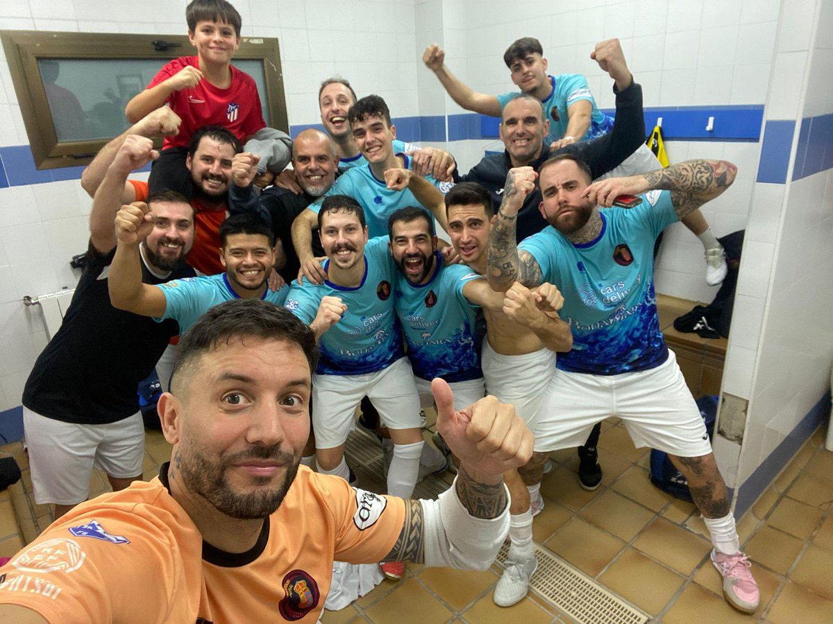 |LIGA 3ª RFEF🩷
El Senior salda su visita con victoria 6-3 ante @cfsartilleros en un partido con un gran despliegue físico y de juego que nos vale para continuar arriba en la tabla, seguimos 💪
#123futsal⚽️❤️