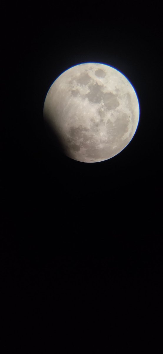 NoEmBarrufa's tweet photo. @meteollac @estelsiplanetes @meteocat @TomasMolinaB @lallacuna @Abelunimbus @Vakapiupiu @AlfredRPico @nestor_meteo Jo li he fet amb el refractor petit, I el mòbil aguantat amb la mà... 😅 https://t.co/6cM19M0njv