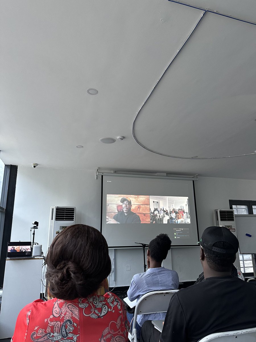 Today marks the end of the bootcamp, we wrapped it up with a physical/virtual meetup
Thanks to <a href="/DatavizChimdi/">Chimdi Nwosu</a> for taking us through steps involved in building dashboard, it was really informative.

Watch out for the YouTube link to the classes from day 1 till date..

#datafam
