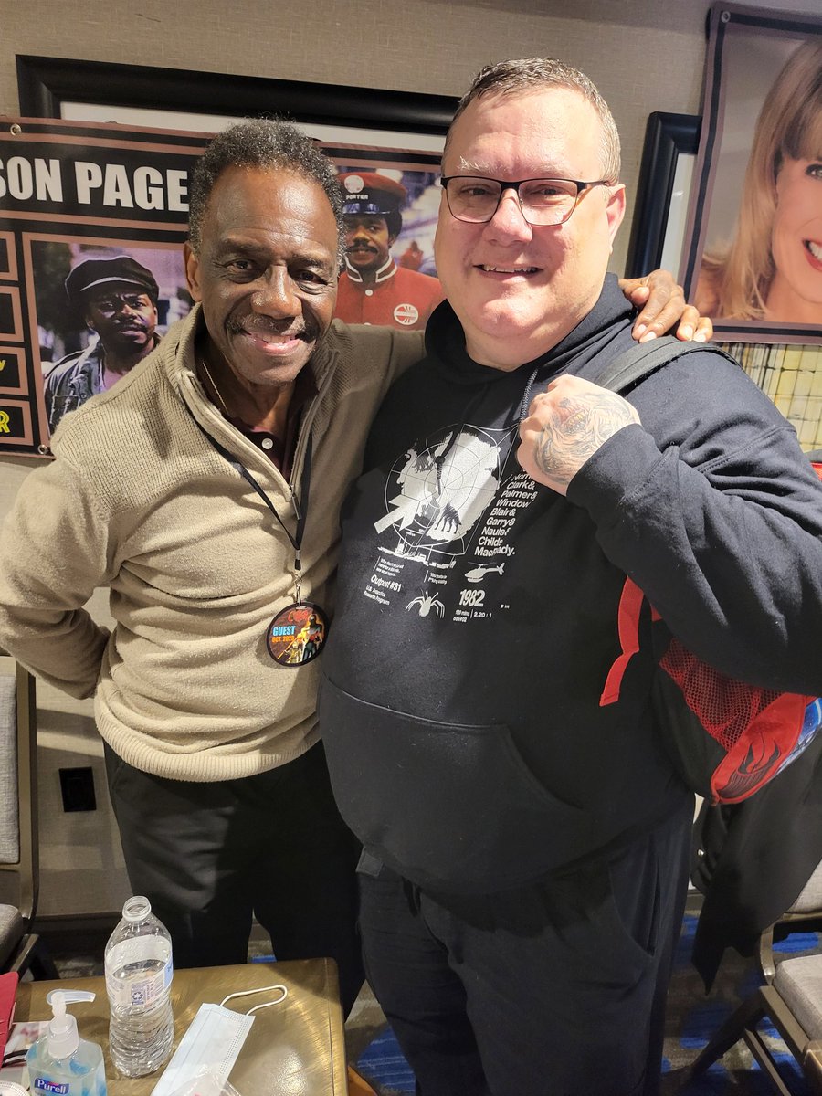 HK47nRevan's tweet photo. What a thriller 2 B back at @ChillerTheatre on Sat! Met #MarkMetcalf from #AnimalHouse , #Oscar , & #BuffytheVampireSlayer , #HarrisonPage from #SledgeHammer & #Lionheart , #FredSorenson from #RaidersoftheLostArk , & #NorbertWeisser from John Carpenter's #TheThing #ChillerTheatre https://t.co/iH4Fo8J5ri