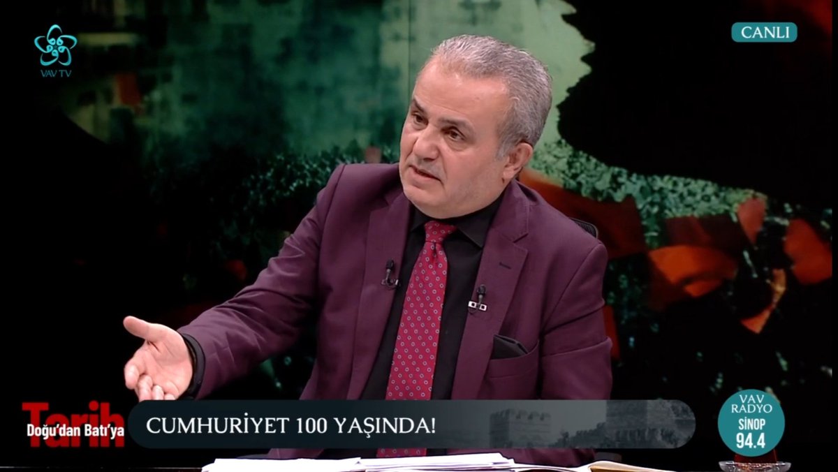idriskutuk's tweet photo. Cumhuriyetimizin 1. Asrın son günü 2. Asrın ilk gününden belgeleri ile tarihe not düşen #doğudanbatıyatarih’te Prof. Dr. Haşim Şahin @pelitcikli ve Prof. Dr Mustafa Budak hocalarıma teşekkür ederiz. https://t.co/01kTGJ59me