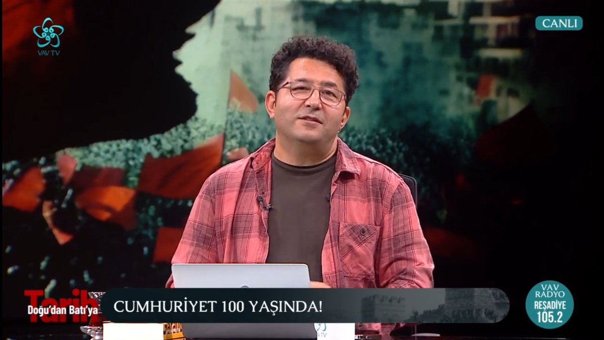 idriskutuk's tweet photo. Cumhuriyetimizin 1. Asrın son günü 2. Asrın ilk gününden belgeleri ile tarihe not düşen #doğudanbatıyatarih’te Prof. Dr. Haşim Şahin @pelitcikli ve Prof. Dr Mustafa Budak hocalarıma teşekkür ederiz. https://t.co/01kTGJ59me