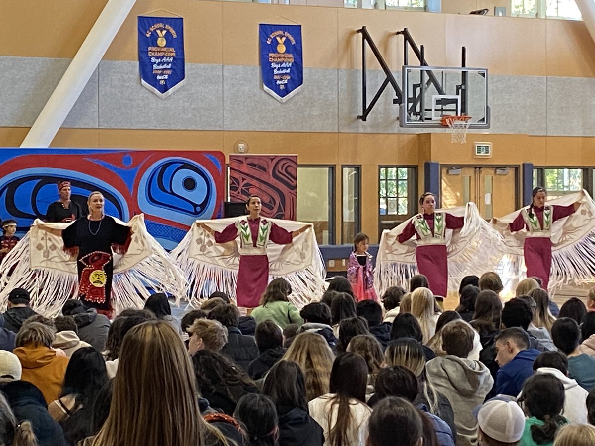 Thank you to Dancers of Damelahamid for travelling to @VSB39 @KitsilanoSS to perform and share songs, stories and dances celebrating the Gitxsan and Cree culture with our students and staff. Absolutely amazing!
