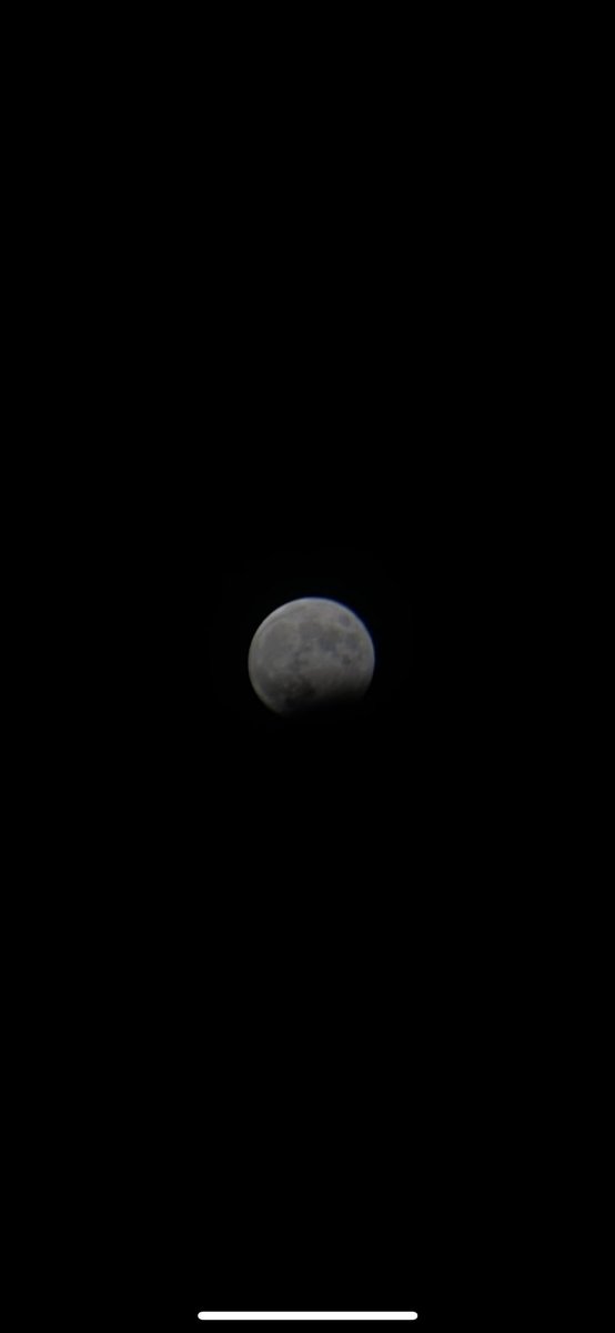 spaceexpres's tweet photo. تصويري ل #خسوف_القمر 💙 https://t.co/IXDFP9qpIj