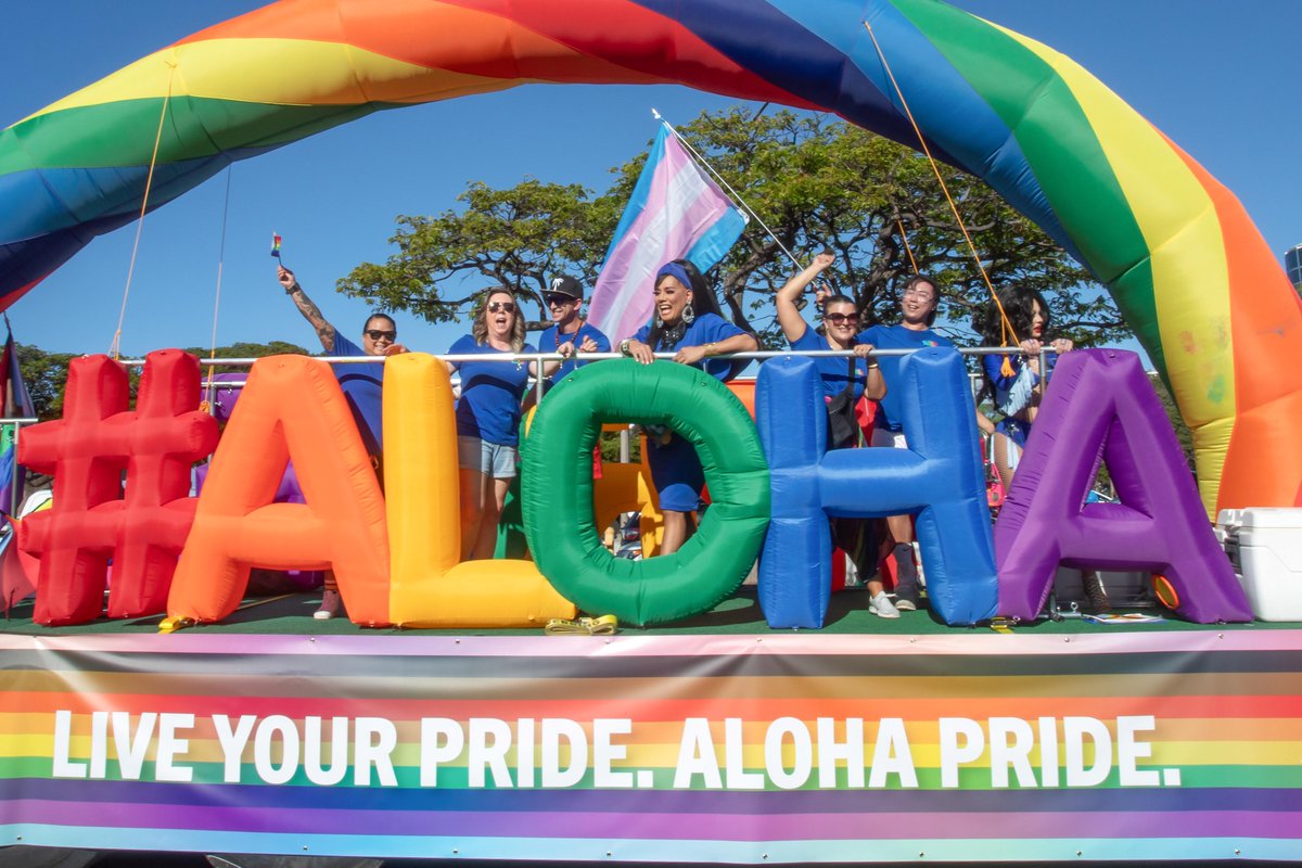 BankofHawaii's tweet photo. We walk the talk, every year! Bank of Hawaii was proud to stand and march with the #LGBTQIA+ community at the @HonoluluPride Parade and Festival as visionary sponsors last week. Mahalo to all who marched, volunteered, and cheered us on! 🌈🤙

#LiveYourPride #AlohaPride https://t.co/L7pXJNUIOh