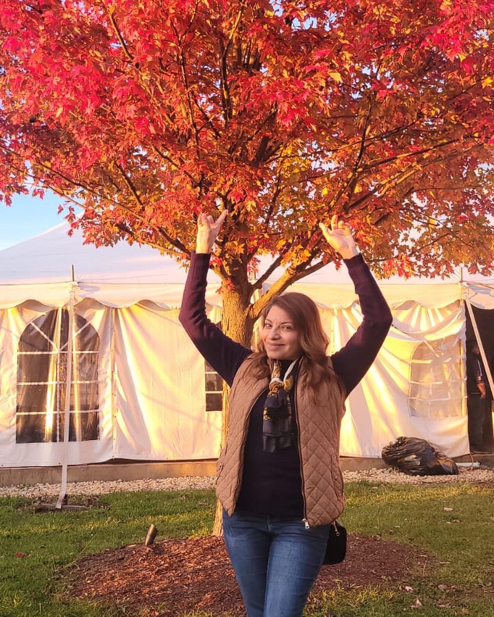 LigiaGUnivision's tweet photo. ¡Disfrutando los hermosos colores del otoño antes de que llegue el frío! ¿Están listos? 🥶
#FallColors #Autumn #Fall #PumpkinPatch #AppleOrchard #Halloween #ChangingColors #ColdisHere #WinterIsComing #EnjoyIllinois #TheMiddleOfEverything #Meteorologist #LigiaGranados #chicago https://t.co/25idg7w54e