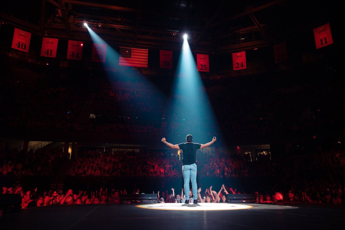 lukebryan's tweet photo. One more to go. Let’s do this thing, Charleston. #CountryOnTour https://t.co/Hs7Tm2gTWV