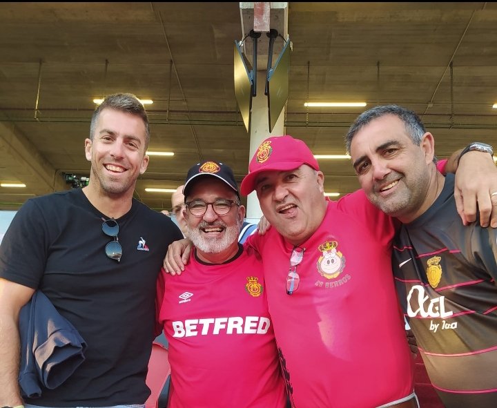 esberro's tweet photo. Un Mallorca-Getafe junto a estos cracks es hasta divertido😜
#TocaRemar @seteebenavides @Lorenzo07443971 @cotopelay https://t.co/Yc0vV9joT5