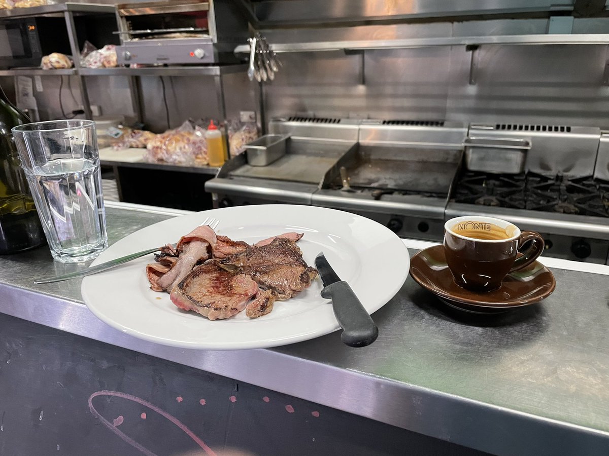 Bundogs's tweet photo. Sunday fun day ๐ no run as out injured ๐คฆโโ๏ธbut gotta keep fuelling up ๐คช #fishtalescafe #feedthemanmeat #coffeeisthekey https://t.co/MovombNsAp