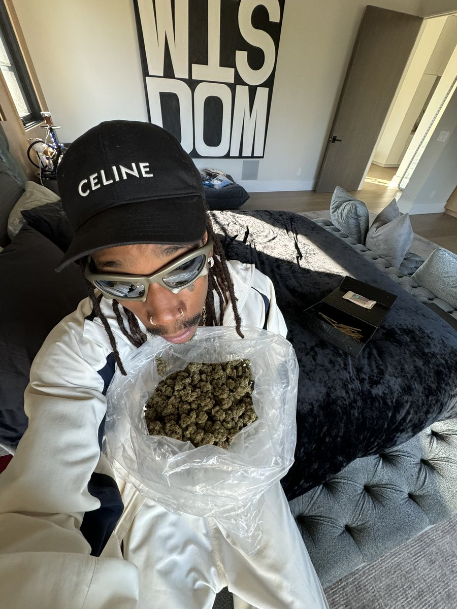 Wiz Khalifa tweet media