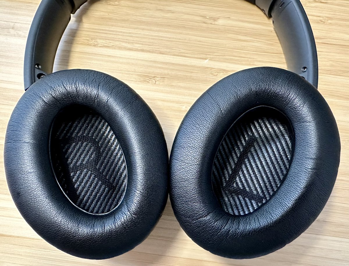 serge_bedulin's tweet photo. Really glad that companies like @CentralSoundCo exist! After 5 years of service, @Bose QC 35ii headband slowly  started to disintegrate, and sadly, Bose doesn’t offer replacement. For the price of OEM pads, I bought a headband and 2 set of pads from CentralSound. CS pads are nice, a little less soft than oem, but also comfy, we’ll see how they perform. Oem last about 2 years for me. (one thing I dislike about the installation of any pads is tucking the base under small plastic clips)