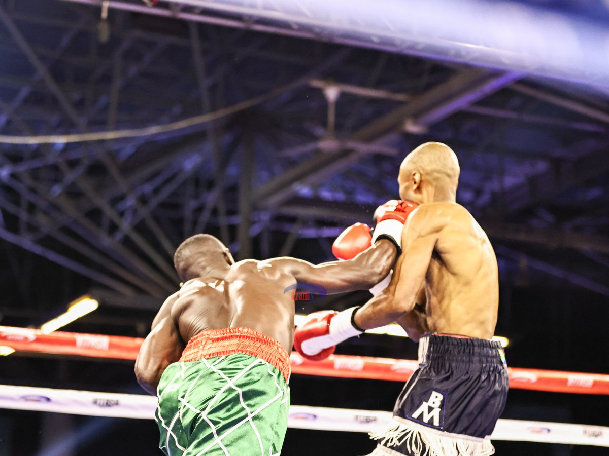 azamtvtz's tweet photo. VITASA NIGHT: Shughuli imeanza kati ya Mtanzania, Fadhil Majiha dhidi ya Bongani Mahlamgu kutoka Afrika Kusini
Wanapambania mkanda wa WBC
Tuko LIVE #AzamSports3HD
(Picha na @allymuftiTZ )
#VitasaNight #UsikuWaVitasa #Vitasa #RingItaongea #UlingoWaMoto #PTASabasaba #IbrahimClassVsXiaTaoSu #FadhilMajihaVsBonganiMahlangu #WBC