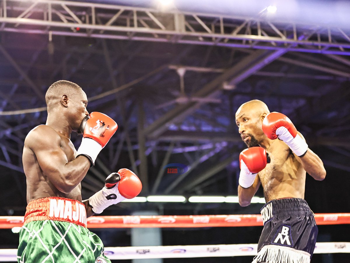 azamtvtz's tweet photo. VITASA NIGHT: Shughuli imeanza kati ya Mtanzania, Fadhil Majiha dhidi ya Bongani Mahlamgu kutoka Afrika Kusini
Wanapambania mkanda wa WBC
Tuko LIVE #AzamSports3HD
(Picha na @allymuftiTZ )
#VitasaNight #UsikuWaVitasa #Vitasa #RingItaongea #UlingoWaMoto #PTASabasaba #IbrahimClassVsXiaTaoSu #FadhilMajihaVsBonganiMahlangu #WBC