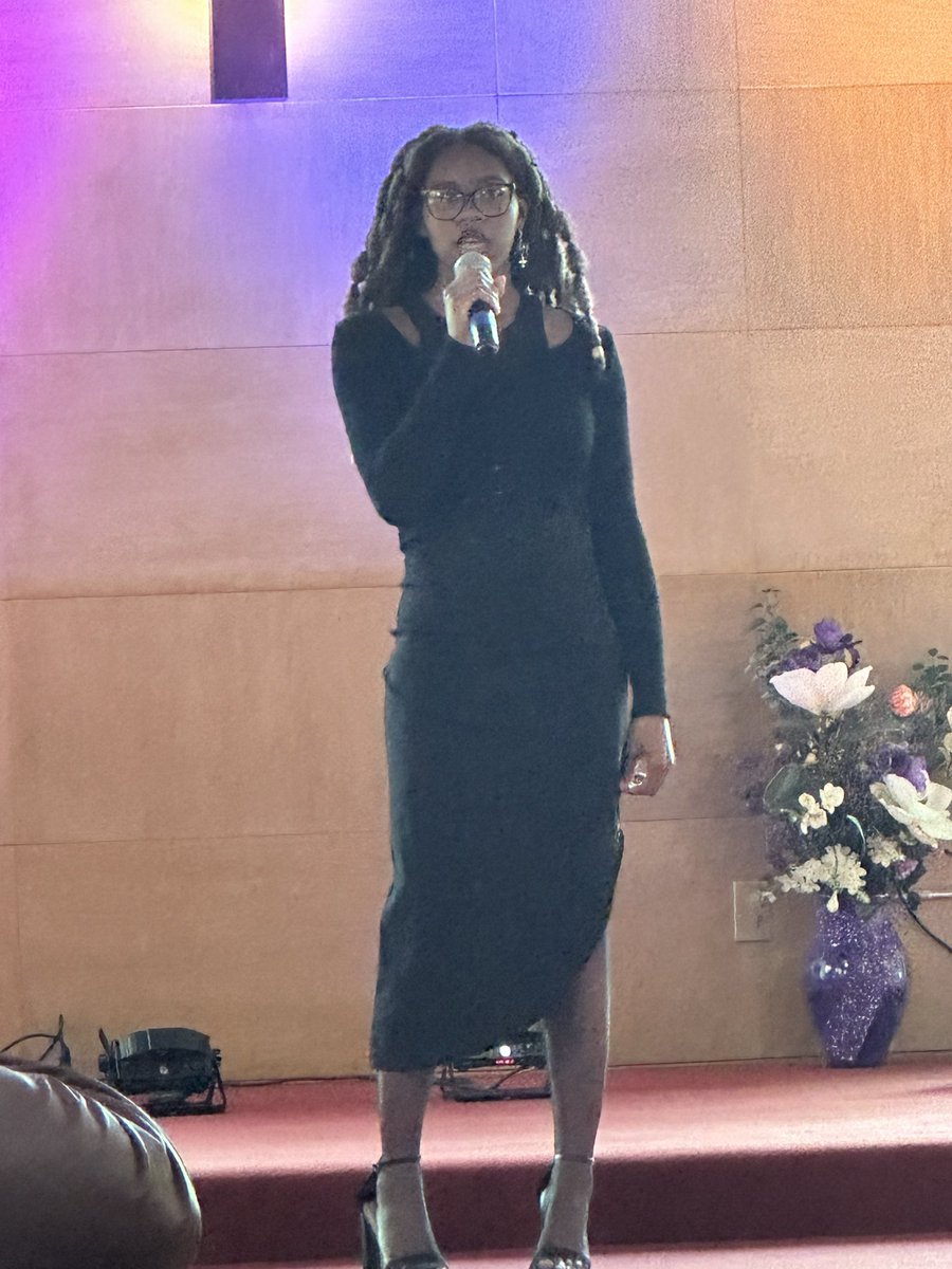 GUNBY4's tweet photo. Singing from their hearts is the RTHS Choir! Jesus in the Life Church , Music from the Heart Benefit Concert! 
@DrJohnnieThomas
@RTHS_Athletics
@RTHSActivities https://t.co/8JEjYQqdL4
