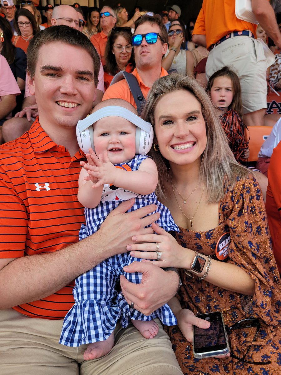 BKindKate's tweet image. First game for Olivia! #WarEagle