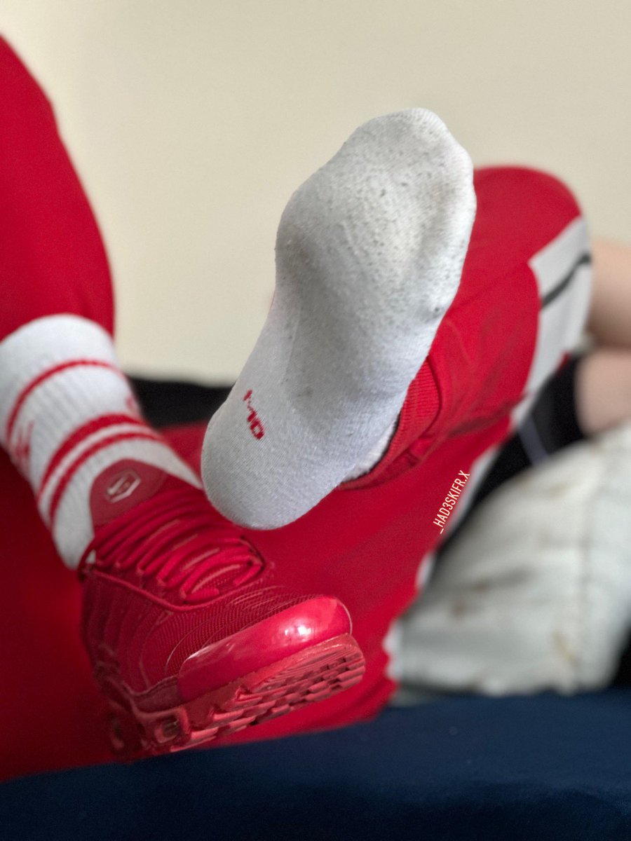 had3s_alpha's tweet photo. 🔴🔴😈😈🔴🔴
#sneakers #kiffeur #kiffeurtn #kiffeurgay #kiffeurdesket #kiffeursocks #kiffeurparis #kiffeurcho7 #tn #niketn #socks #socksfetish #whitesockfetish #tn #gay #cho7 #cho7addict #joggingpants #joggingstyle #dom #dominant #maitre https://t.co/wJckc6RxQJ
