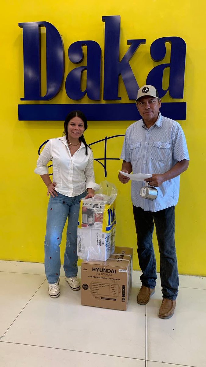¡QUEDAN POCAS HORAS!🤯😱

#100HorasDaka hasta el domingo 29/10 a las 03:00PM😎🥳

¡No dejes que te lo cuenten!1️⃣0️⃣0️⃣💛

#TodasNuestrasTiendasDaka #DakaSeFeliz 
#PromocionesInsuperables #ColasEnDaka #DescuentosInsuperables