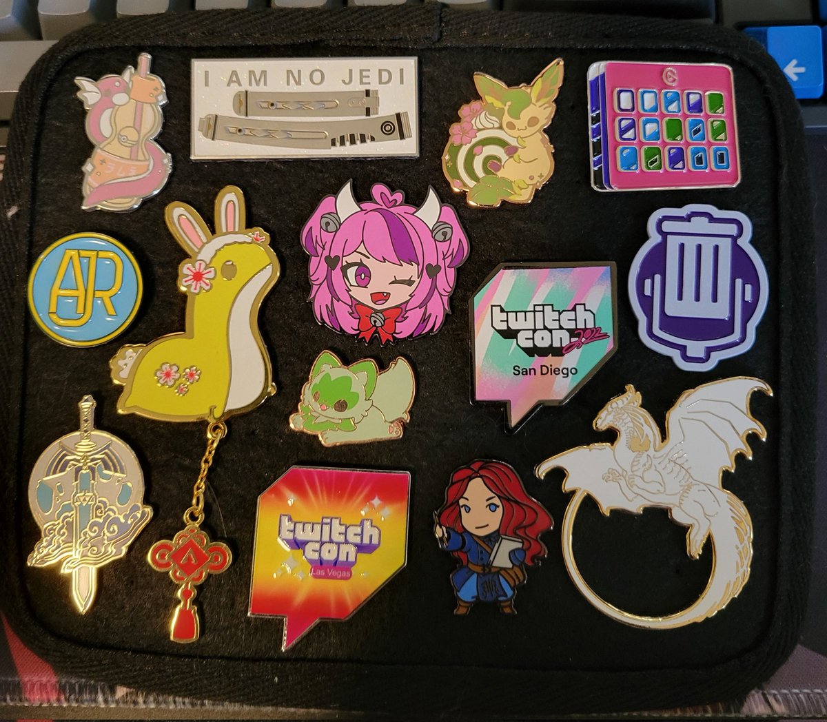 New Ita bag pins featuring some of the cutest pokemon pins from <a href="/acatsquare/">Athena🐈 🐈‍⬛</a> 🥰