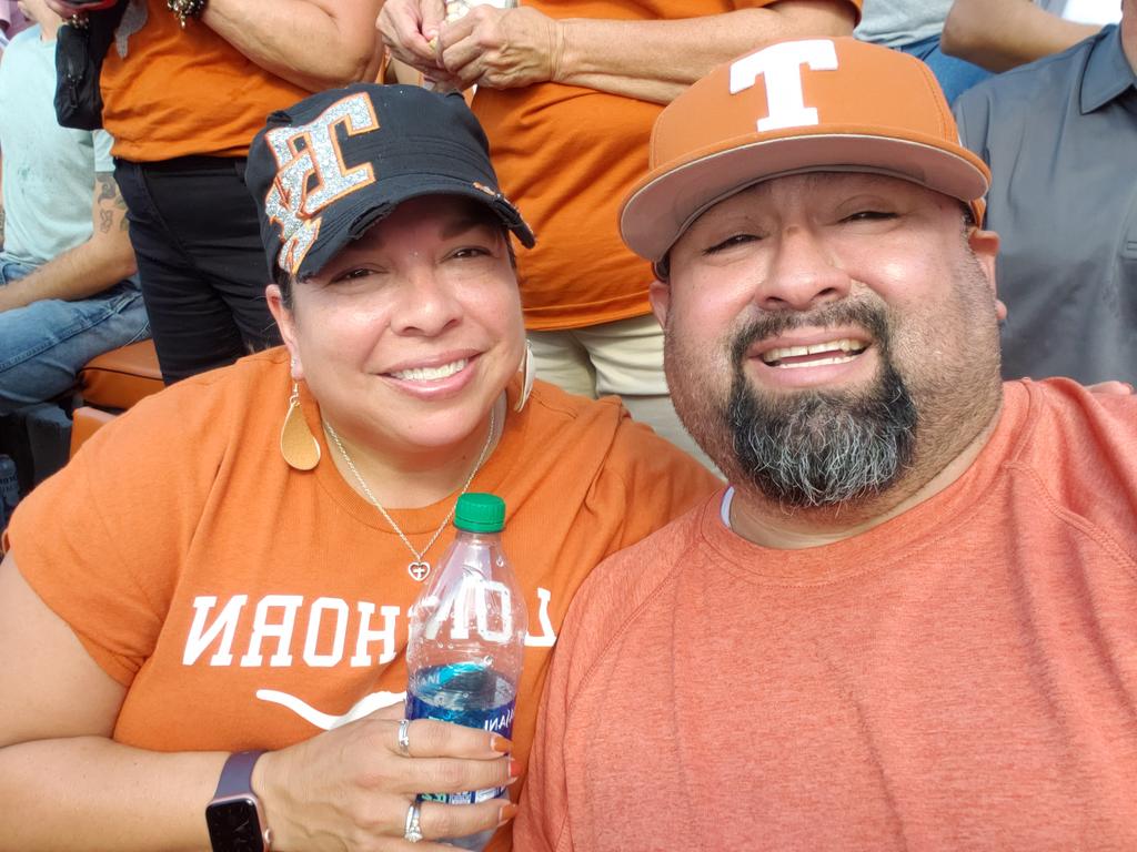andy1841's tweet image. #HookEm enjoying the Texas game with @pegdvel