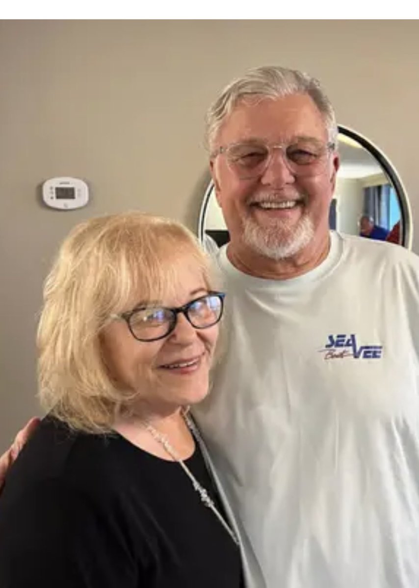 mrslorijg's tweet image. In Memoriam
@GatorsFB lost a lifelong fan
#RIP Uncle Dean❤️ #ChompOn🐊