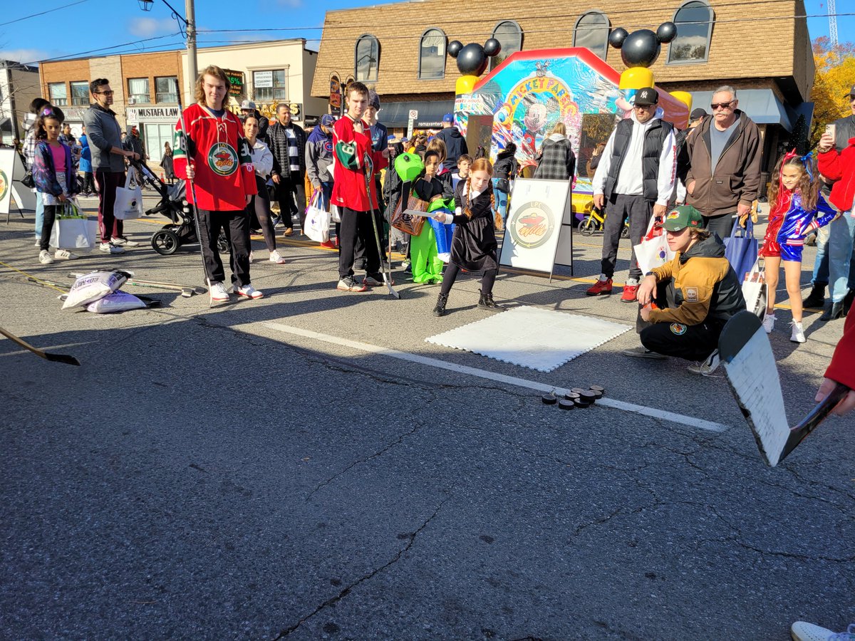 We had a blast talking to hundreds of families and tons of excited kids. Lakeshore Road was buzzing with Halloween spirit! Our LPCHA team did a fantastic job representing our association and spreading the love for hockey.