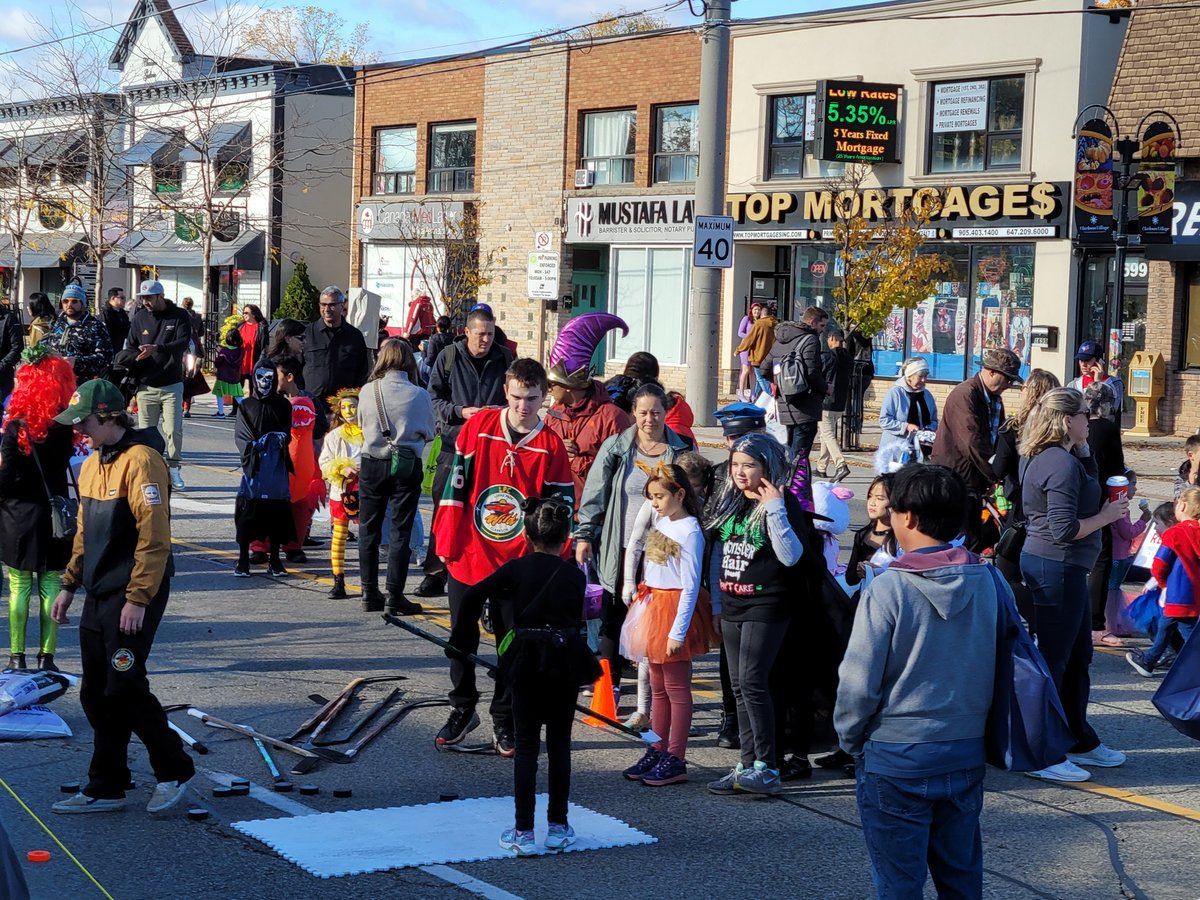 LPCHockey's tweet photo. We had a blast talking to hundreds of families and tons of excited kids. Lakeshore Road was buzzing with Halloween spirit! Our LPCHA team did a fantastic job representing our association and spreading the love for hockey. https://t.co/2ZzE66goTr