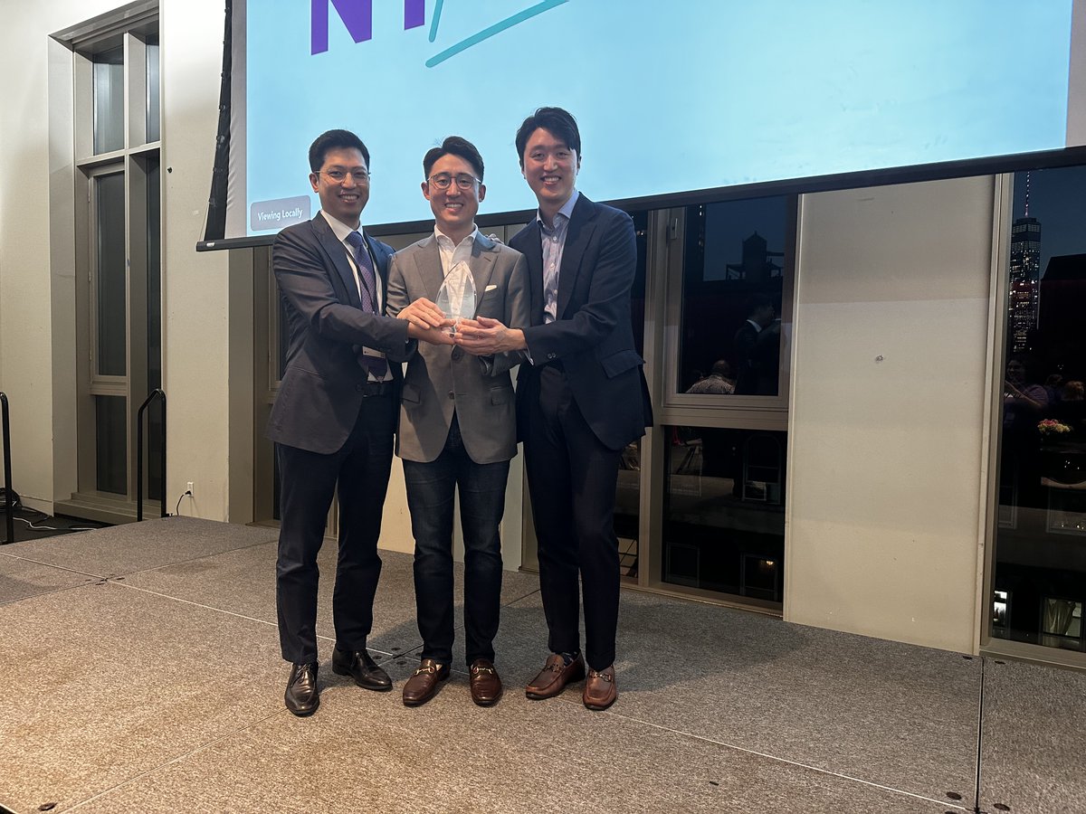 NYUAlumni's tweet photo. Today during #NYUAlumniWeekend we had the privilege of honoring an impressive slate of #NYUAlumni for their dedication, service, and creativity to the #NYU community. Learn about who these talented alumni are: https://t.co/tA3txsImNc https://t.co/iDrqOTnVU5