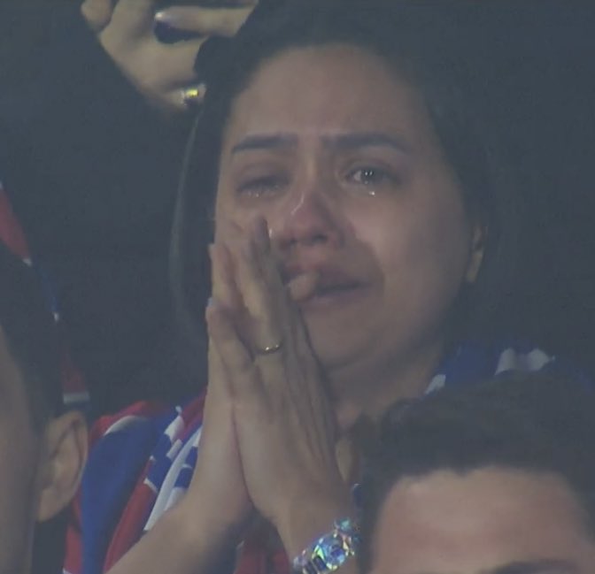 samengo_ofc's tweet photo. Meu irmão com todo respeito, obviamente palavras não voltam atrás mas isso é judiação com o torcedor, um clube onde o maior título deles é a Série B, a decisão ta nos seus pés e tu faz isso? Chute meia altura todo merda, último pênalti tu tem q fuzilar o goleiro krl, óbvio q ngm é advinha mas pela tua cara já dava pra sentir q ia perder, tu ñ ta se sentindo bem, deixa outro bater mas ñ faz uma merda dessa porra