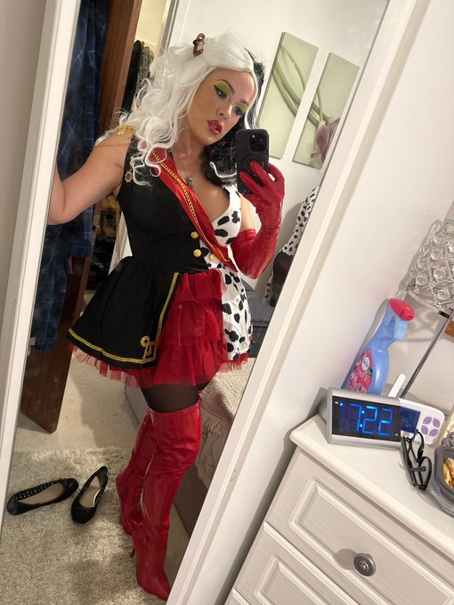 Making coats out of men tonight.. https://t.co/hpXCTmSNnk<a href="/tag/ifs2024"class="tags"><span>#ifs2024</span></a>