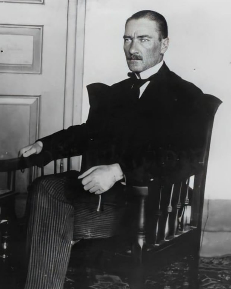 Biz senden razıyız, Allah'ta senden razı olsun.

Dünya var olduğu sürece, ismin Anadolu çocukları tarafından büyük bir özlemle anılacak!

Yaşa var ol, Mustafa Kemal Paşa!