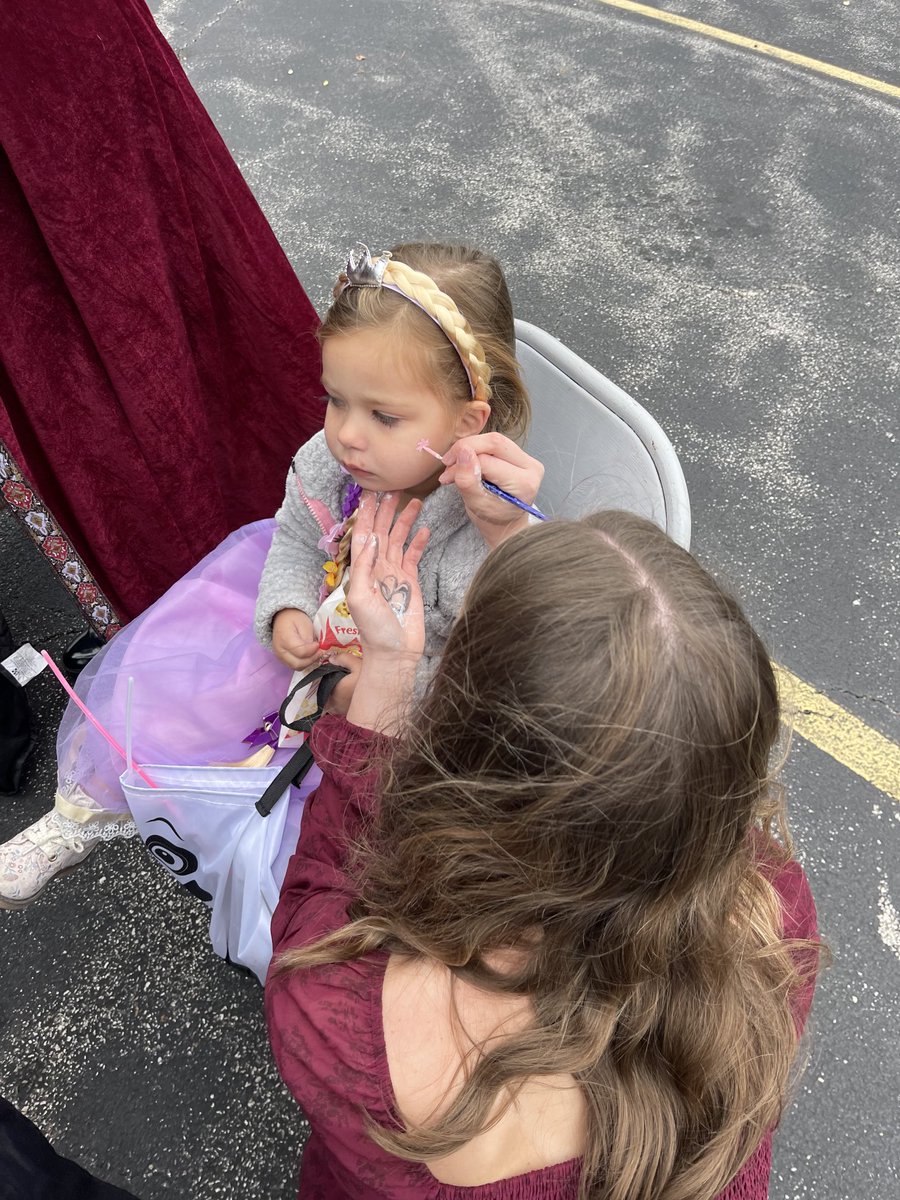 We had a great time at Trick-or-Treat Street UHS! ⁦<a href="/UHSstuco/">UHS Stuco</a>⁩ #Uproud